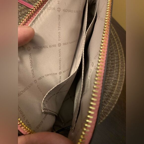 Michael Kors Jet Set Travel Medium Dome Pink White Crossbody EUC - Picture 5 of 8